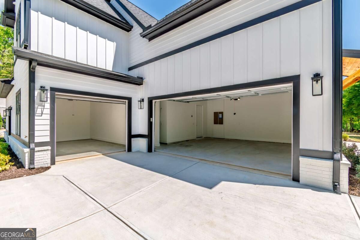 6004 Hemingway Lane Property Photo 11
