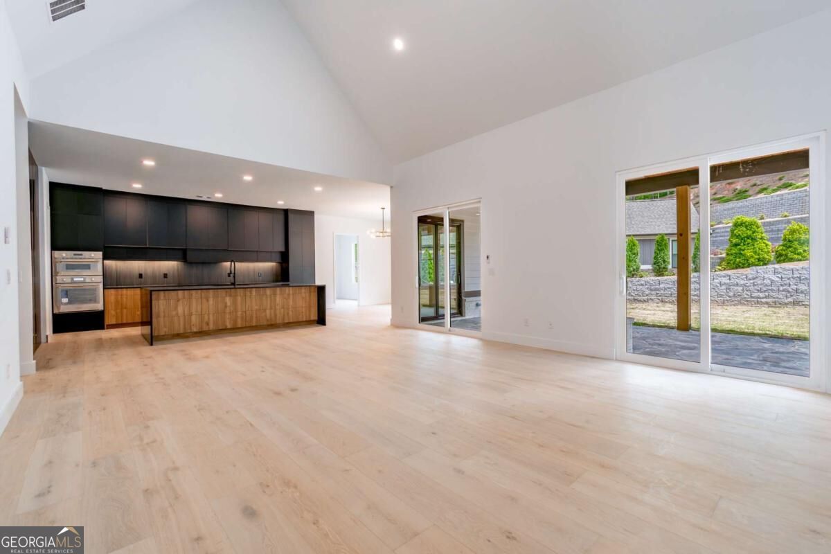 6004 Hemingway Lane Property Photo 18