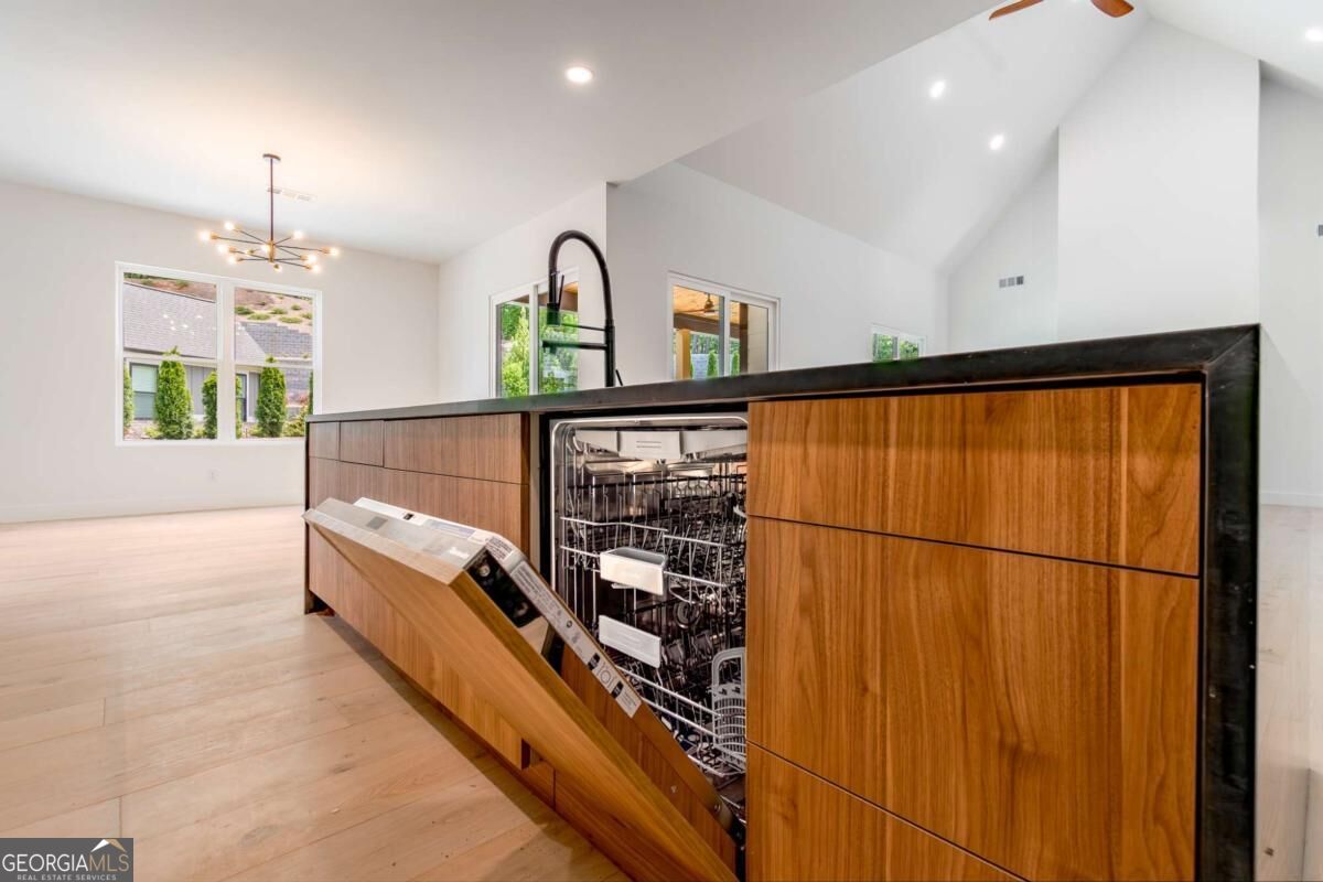 6004 Hemingway Lane Property Photo 28