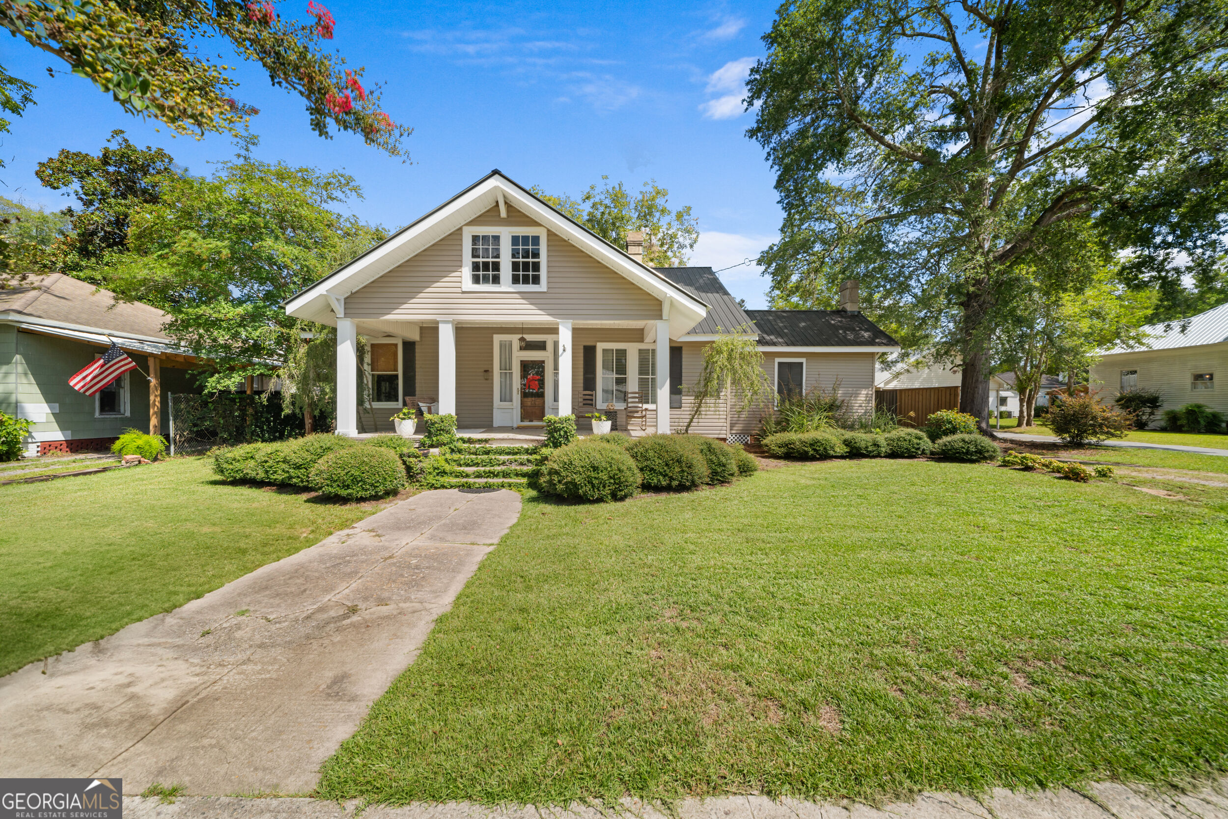 631 Barney Avenue Property Photo 1
