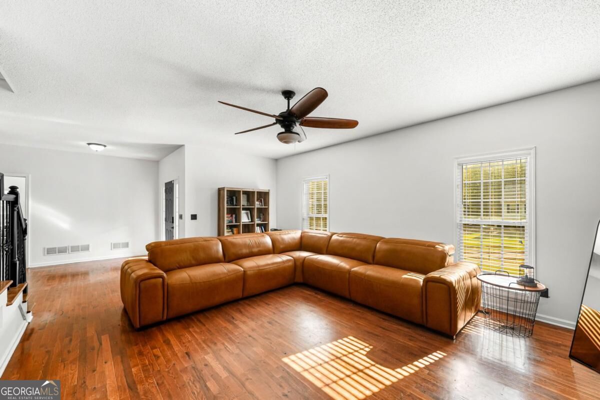 176 Oak Leaf Drive Property Photo 4