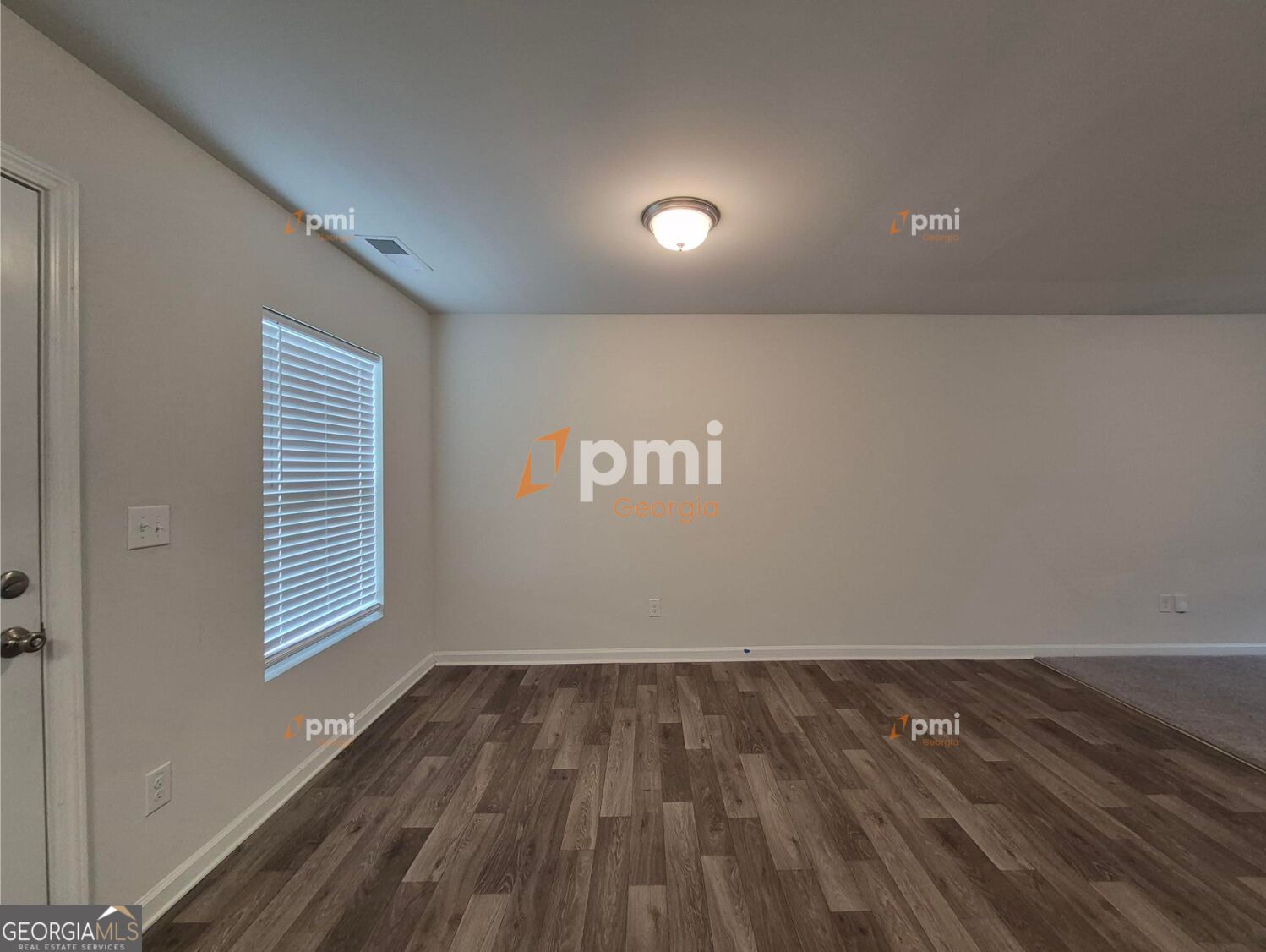 712 Maddux Drive Property Photo 3
