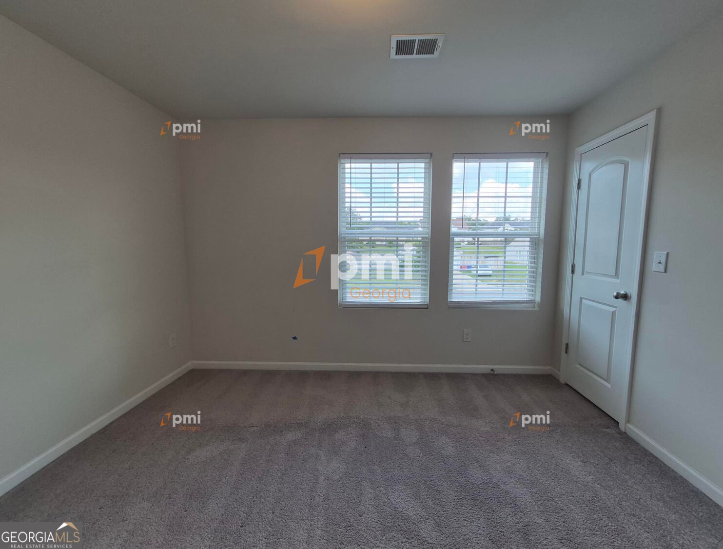 712 Maddux Drive Property Photo 4