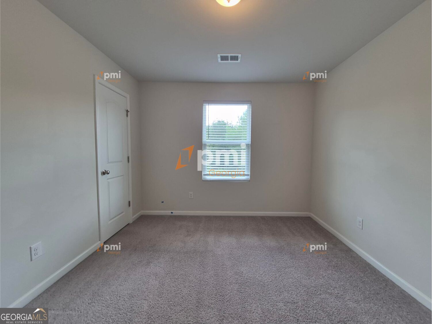 712 Maddux Drive Property Photo 5
