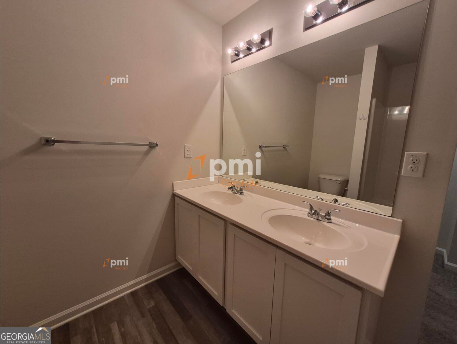 712 Maddux Drive Property Photo 11