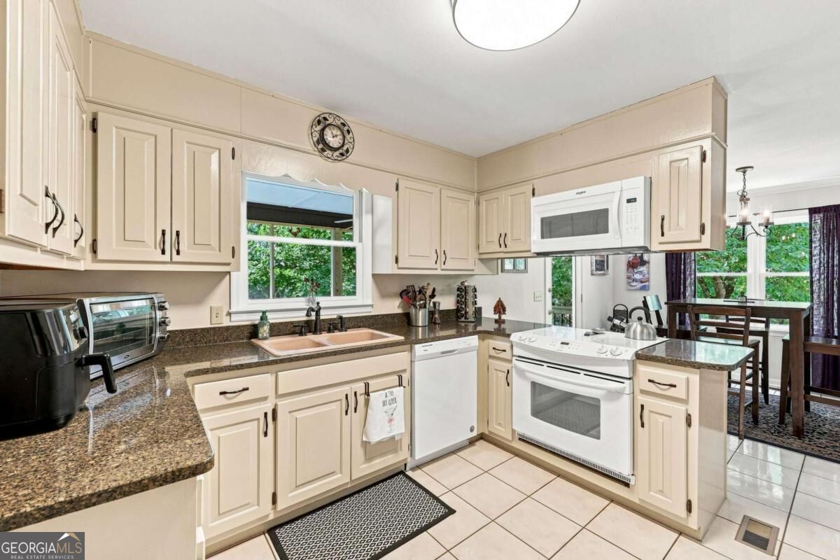 101 Hancock Way Property Photo 15