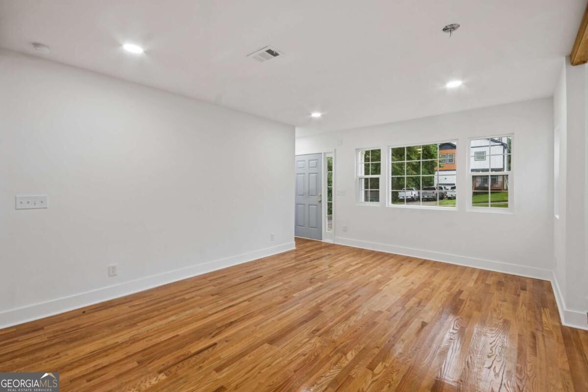 2886 Joyce Avenue Property Photo 10