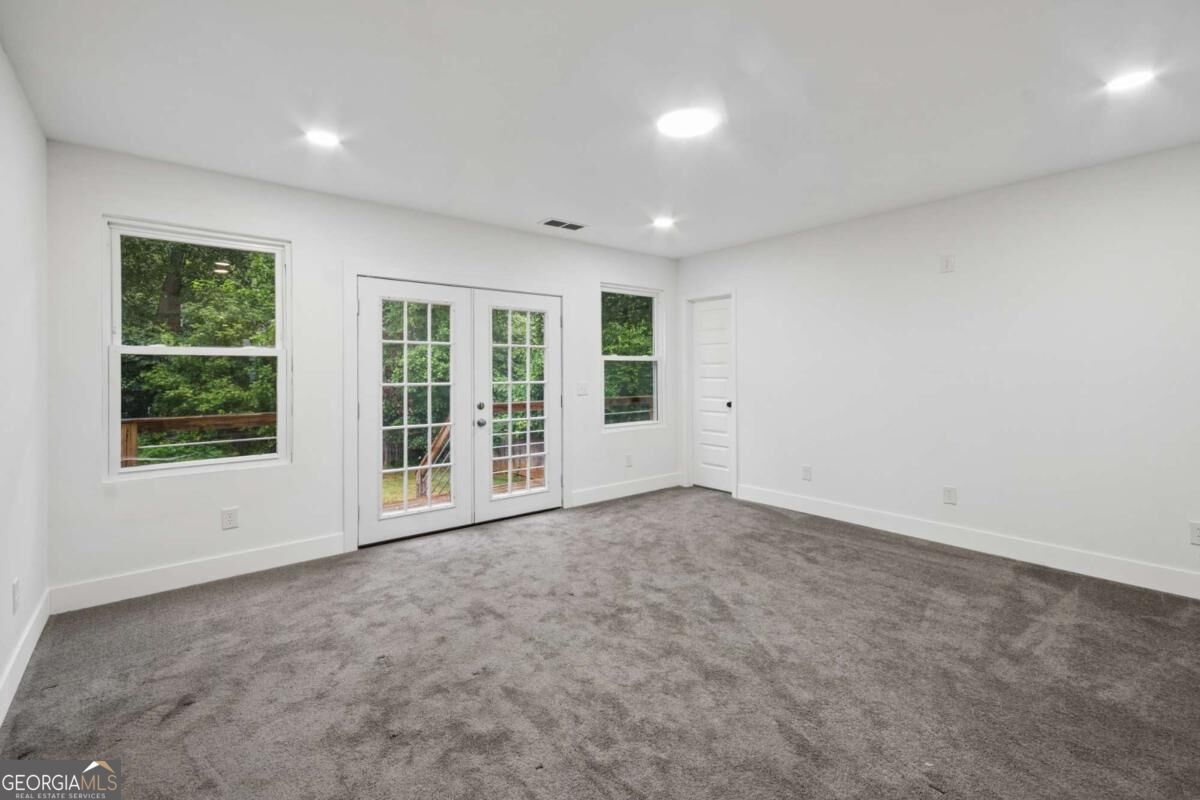 2886 Joyce Avenue Property Photo 13