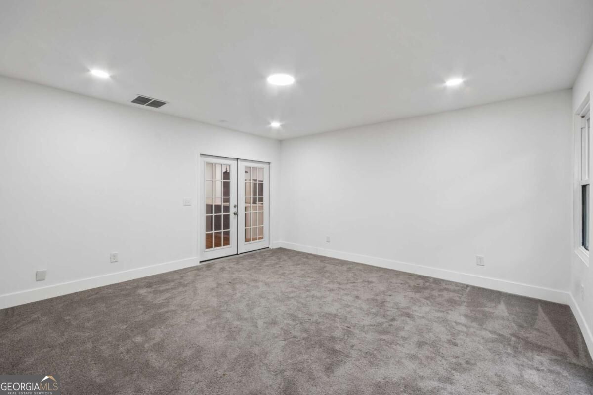 2886 Joyce Avenue Property Photo 14