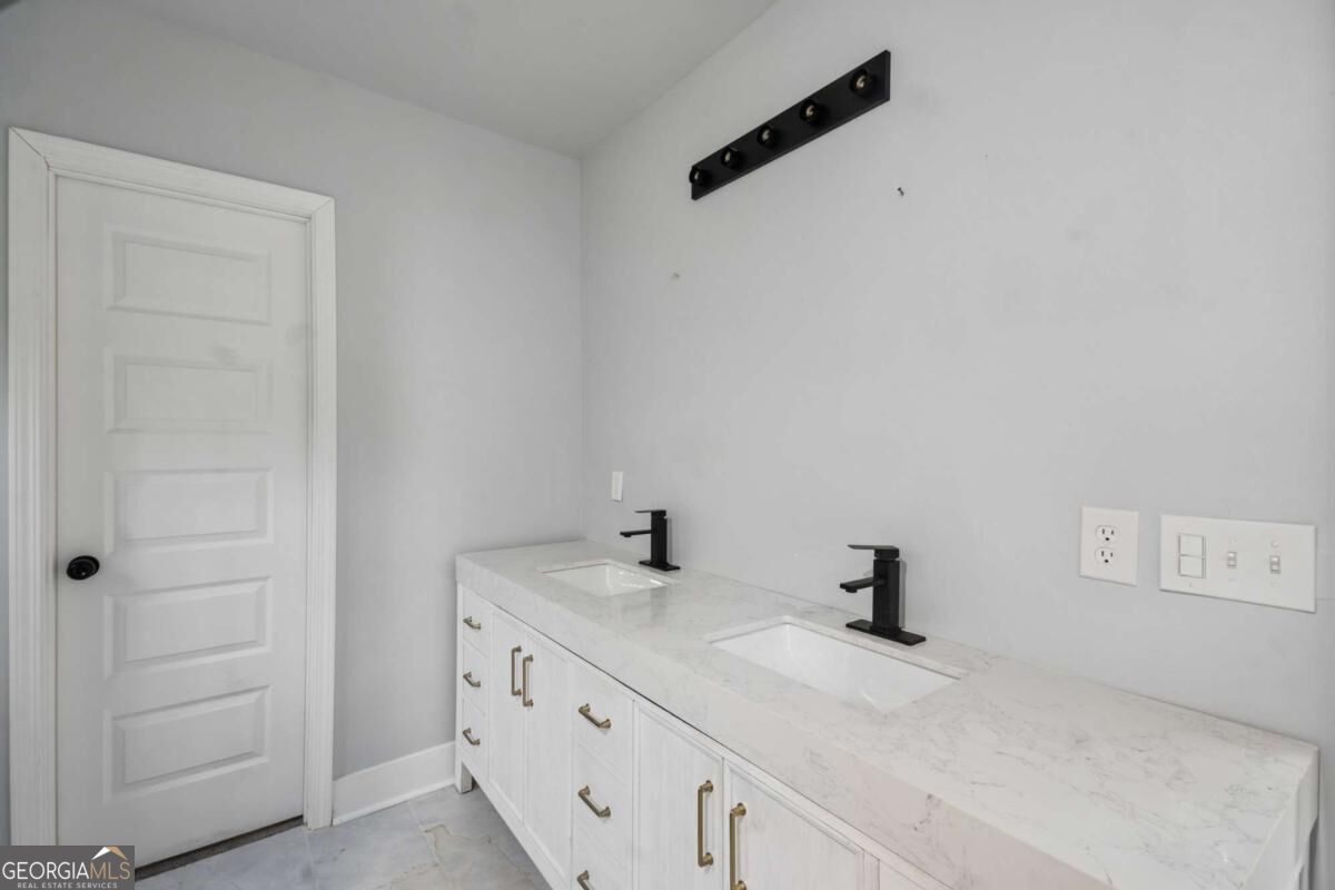2886 Joyce Avenue Property Photo 15