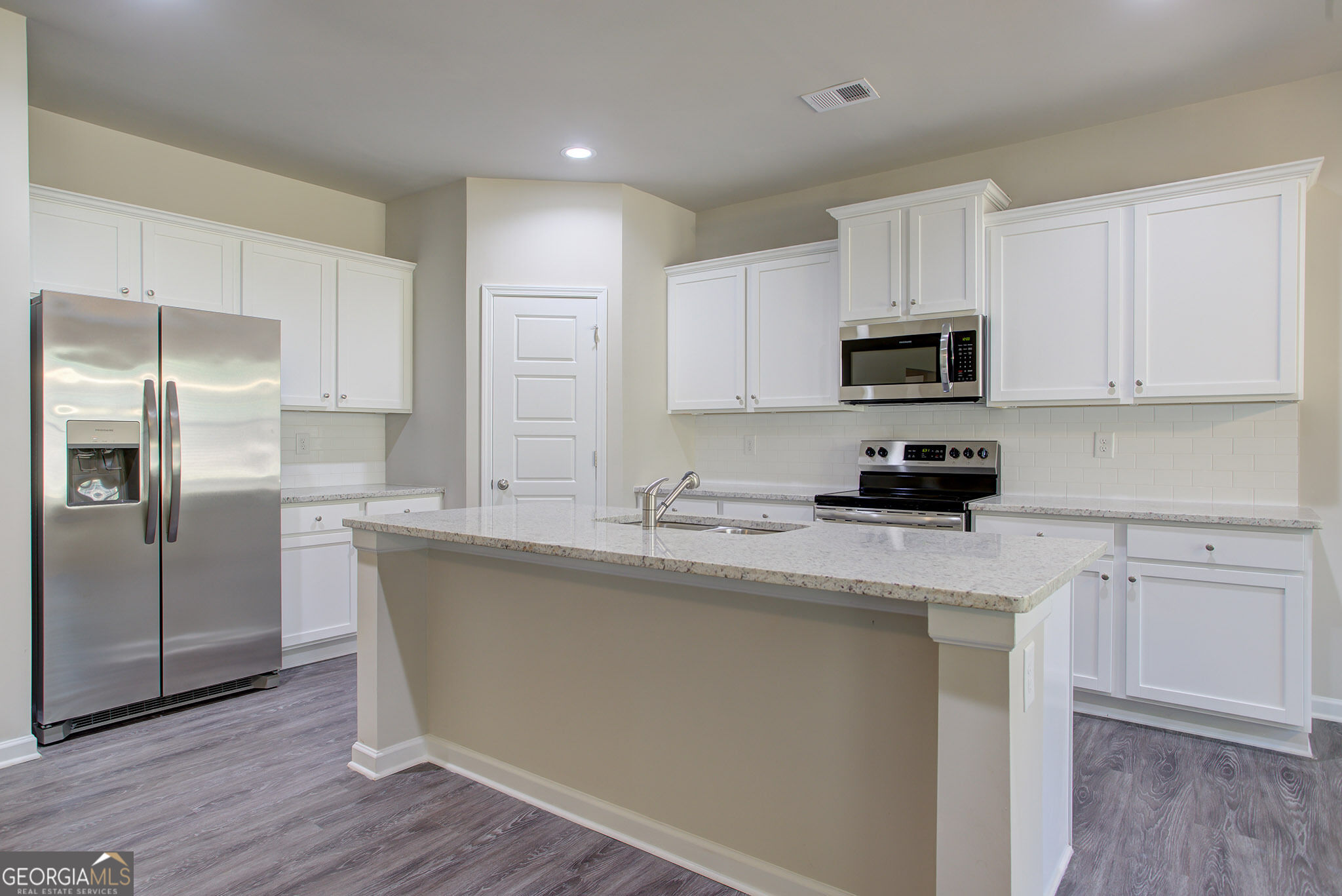240 Cochin Drive Property Photo 8