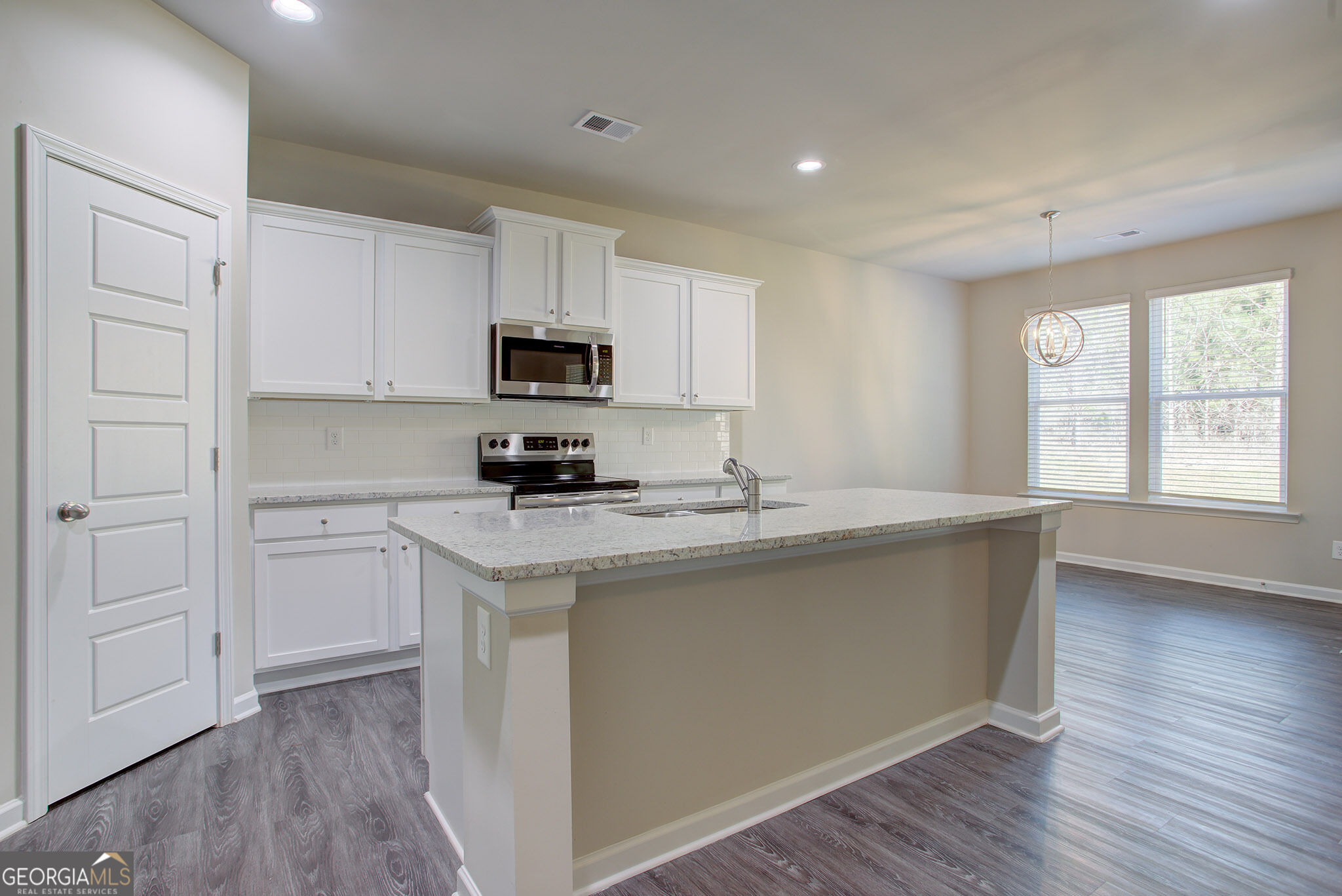 240 Cochin Drive Property Photo 9