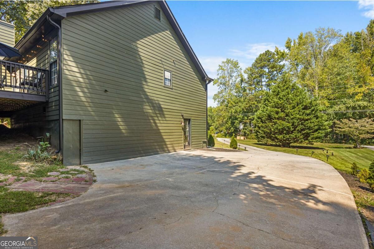 1890 Mcconnell Road Property Photo 4