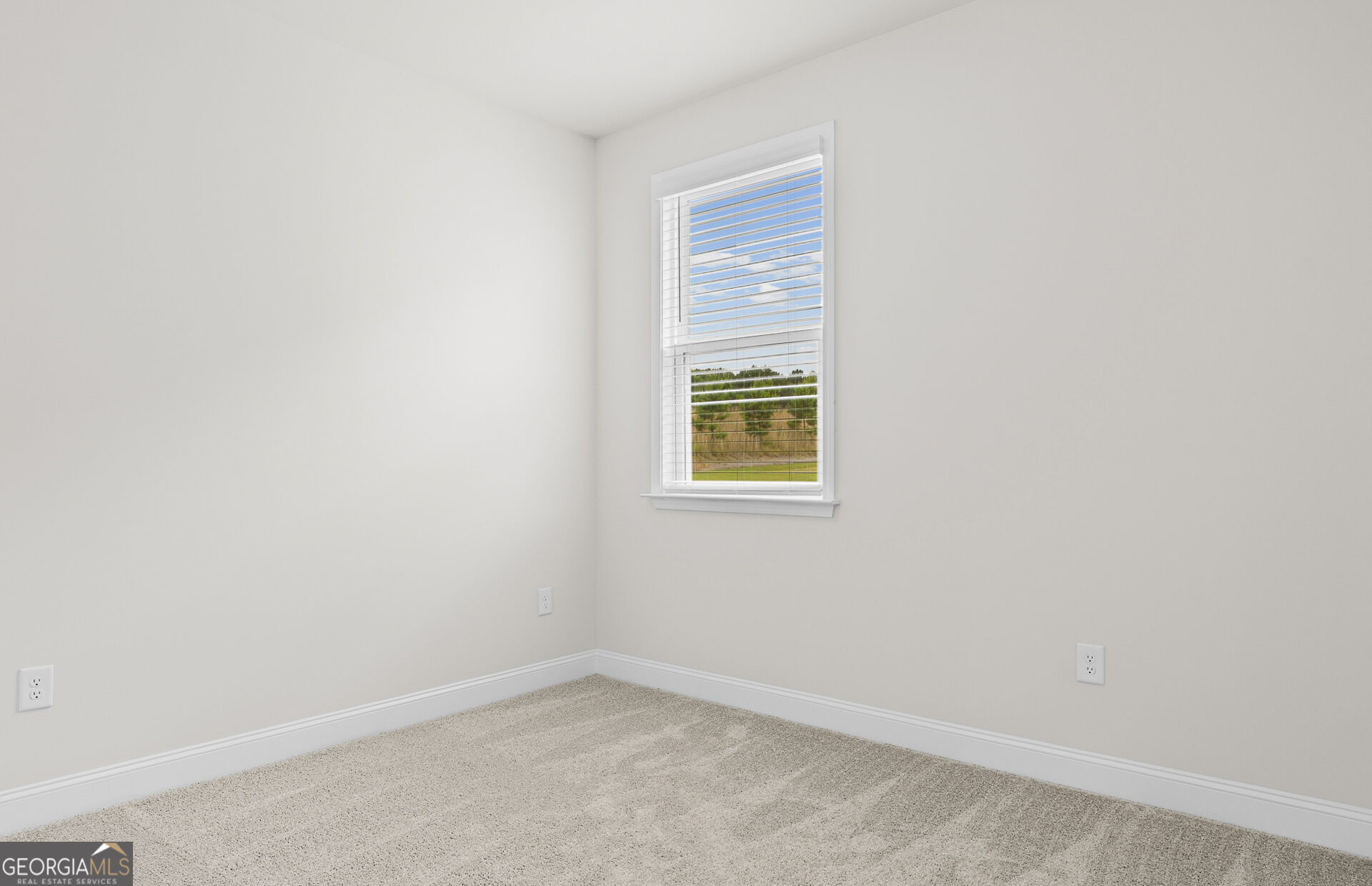 134 Kenney Way Property Photo 5