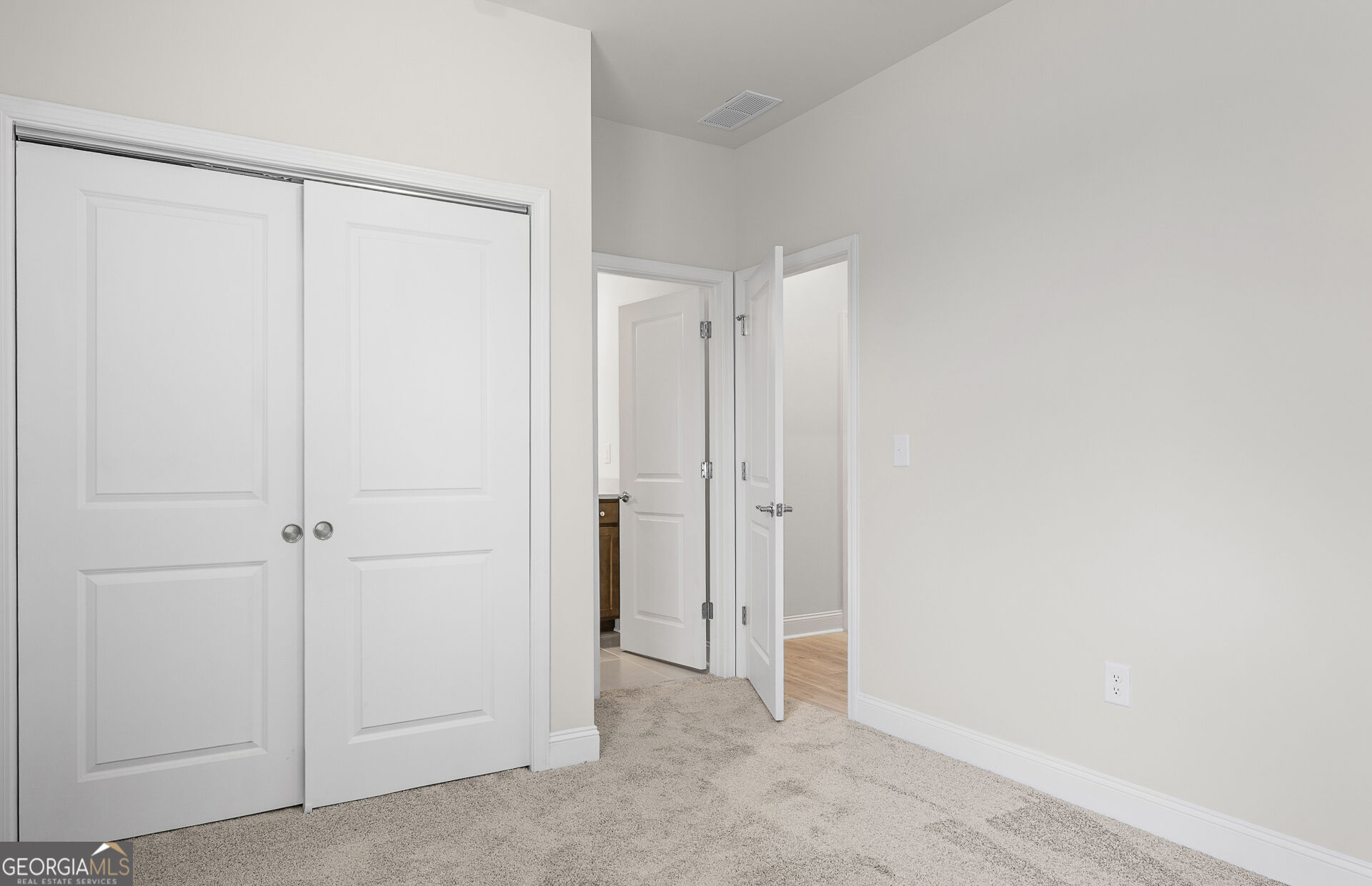 134 Kenney Way Property Photo 6