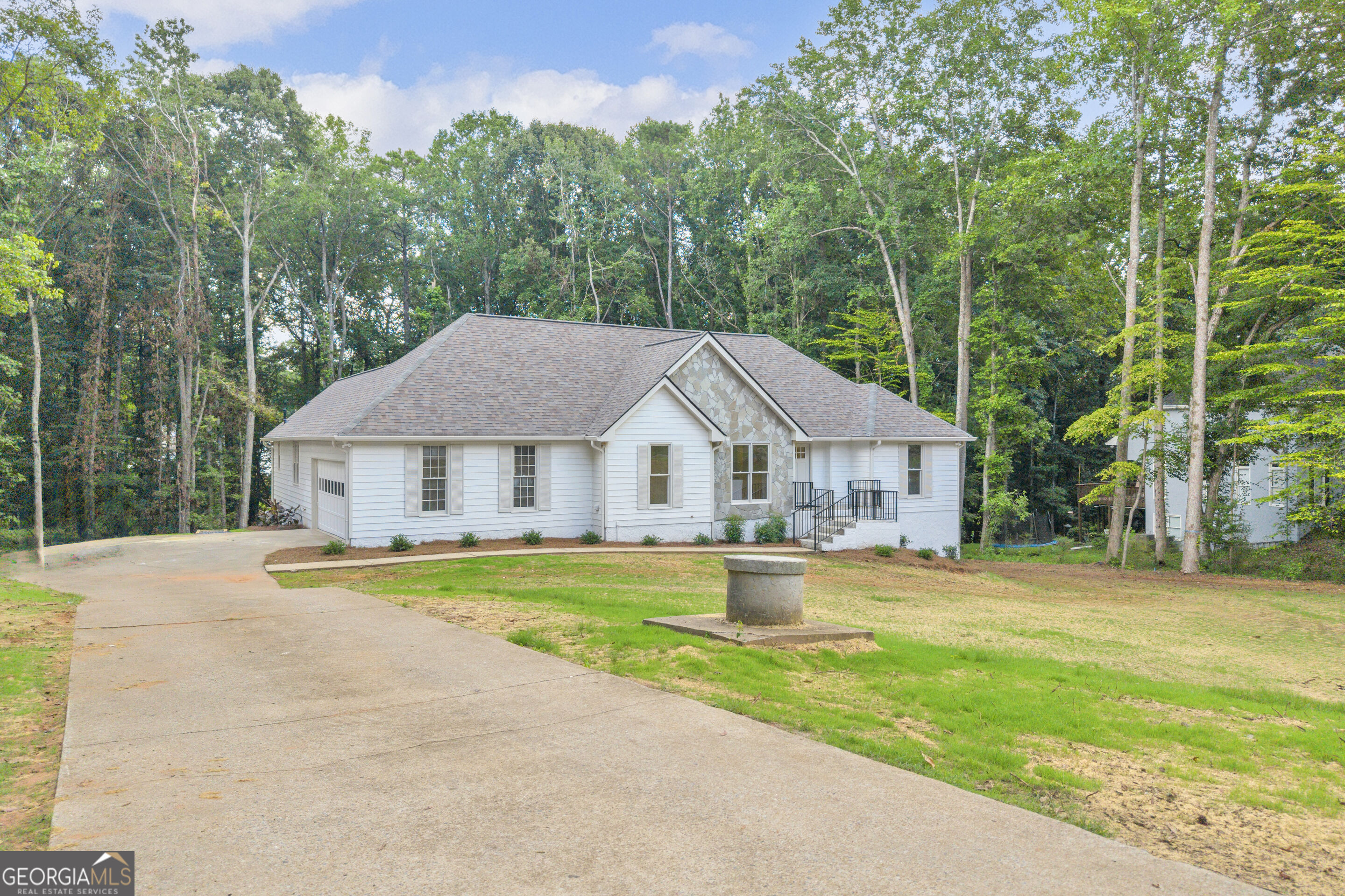 150 Indian Bluff Drive Property Photo 3