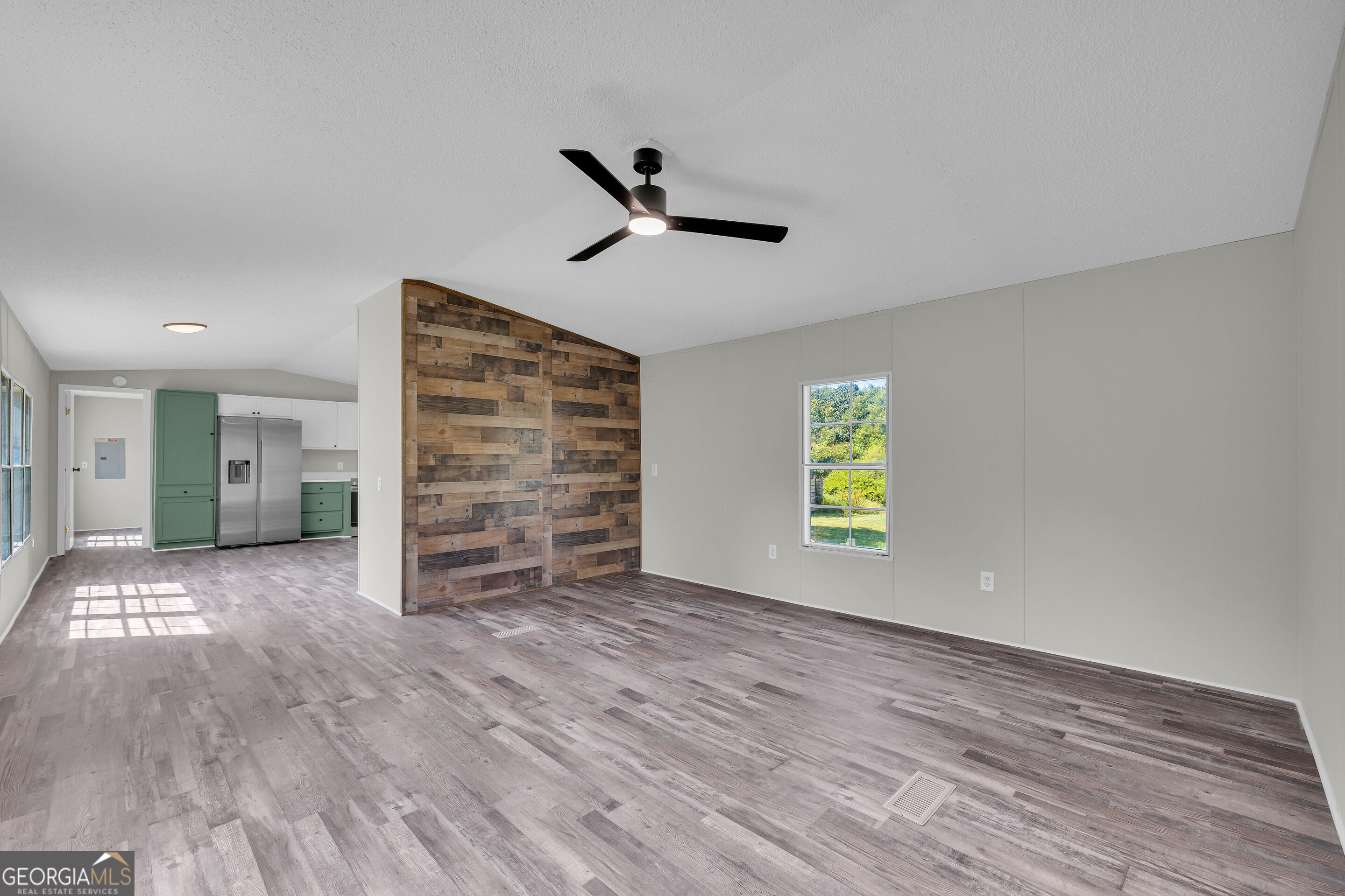 820 E County Line Road Property Photo 10