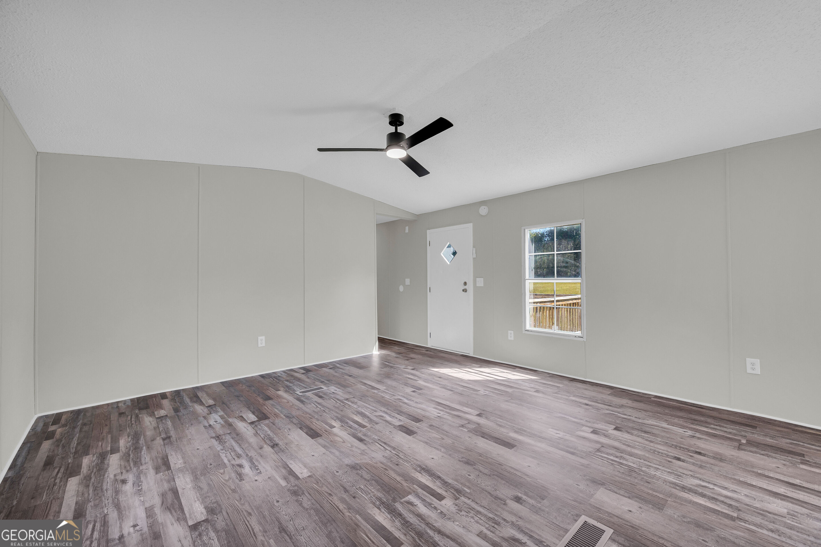820 E County Line Road Property Photo 12