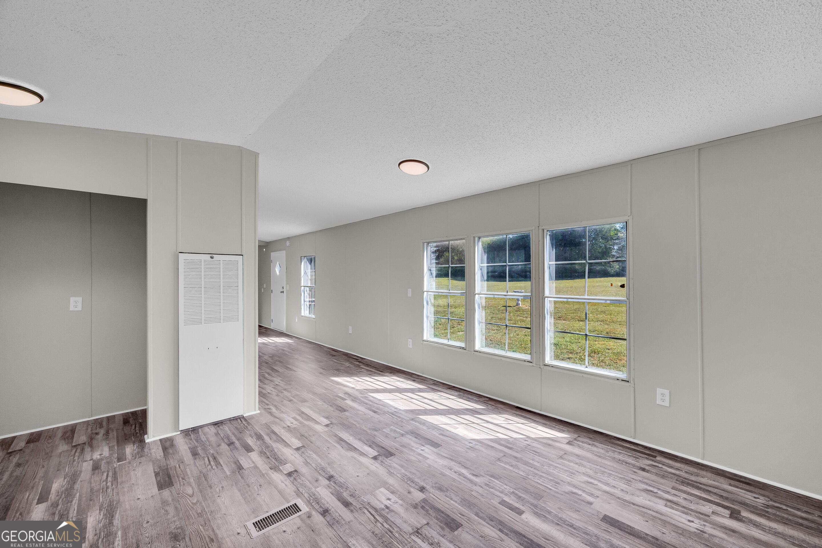 820 E County Line Road Property Photo 18