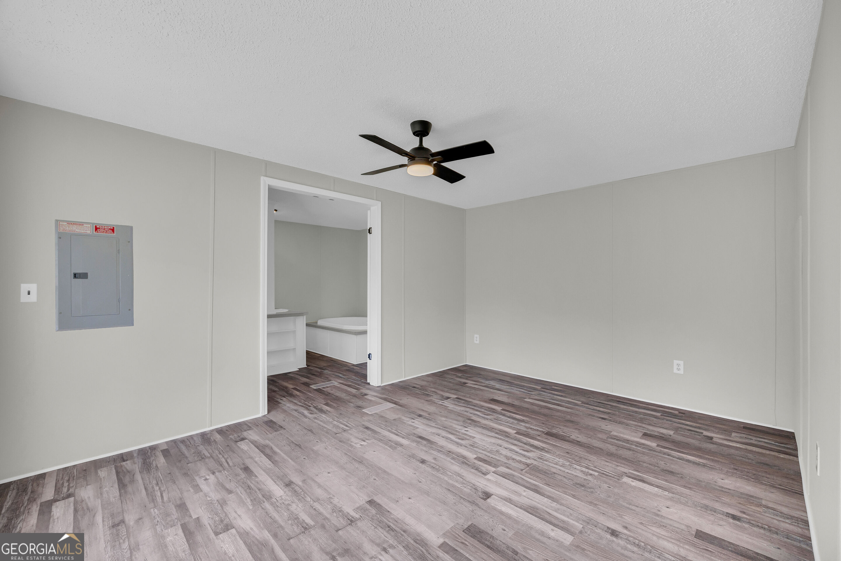 820 E County Line Road Property Photo 24