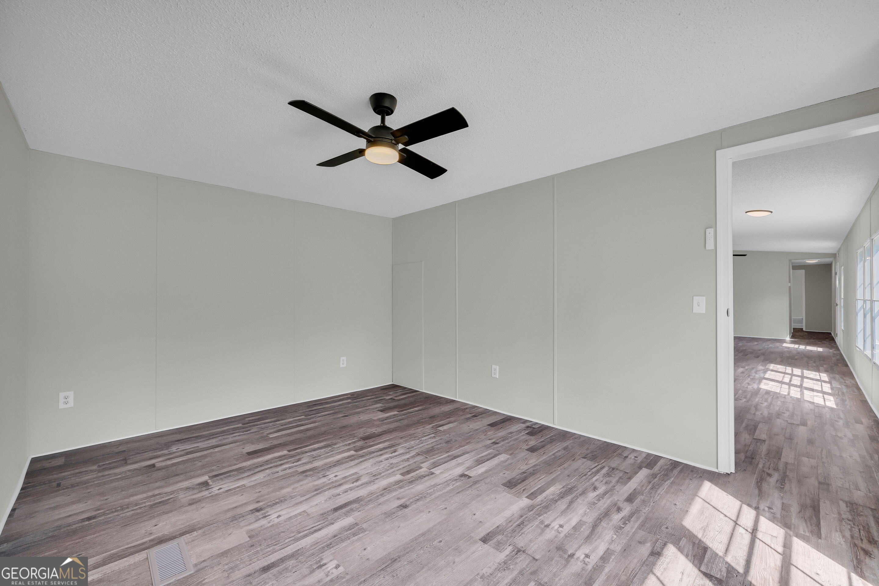 820 E County Line Road Property Photo 25