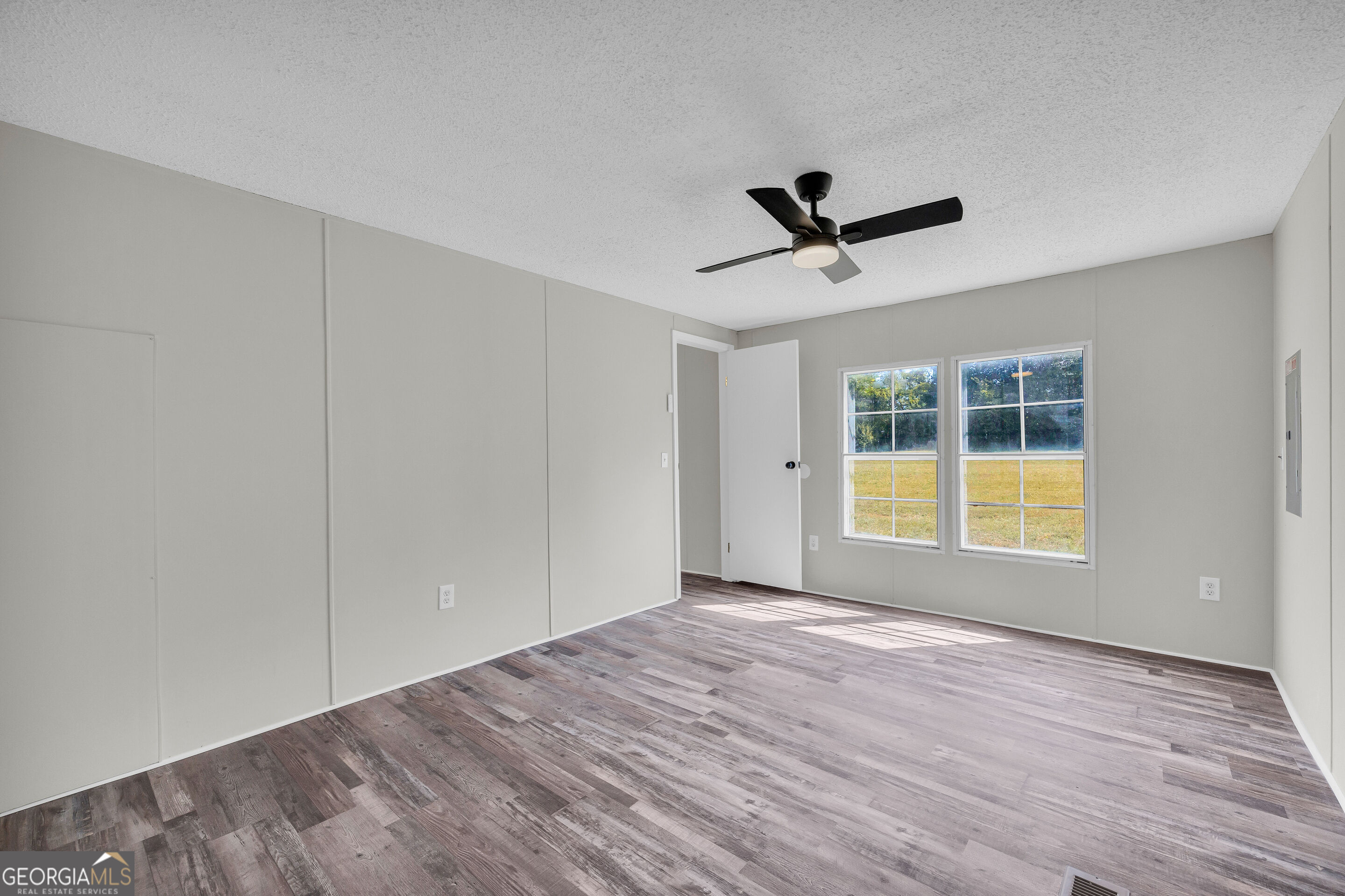 820 E County Line Road Property Photo 27