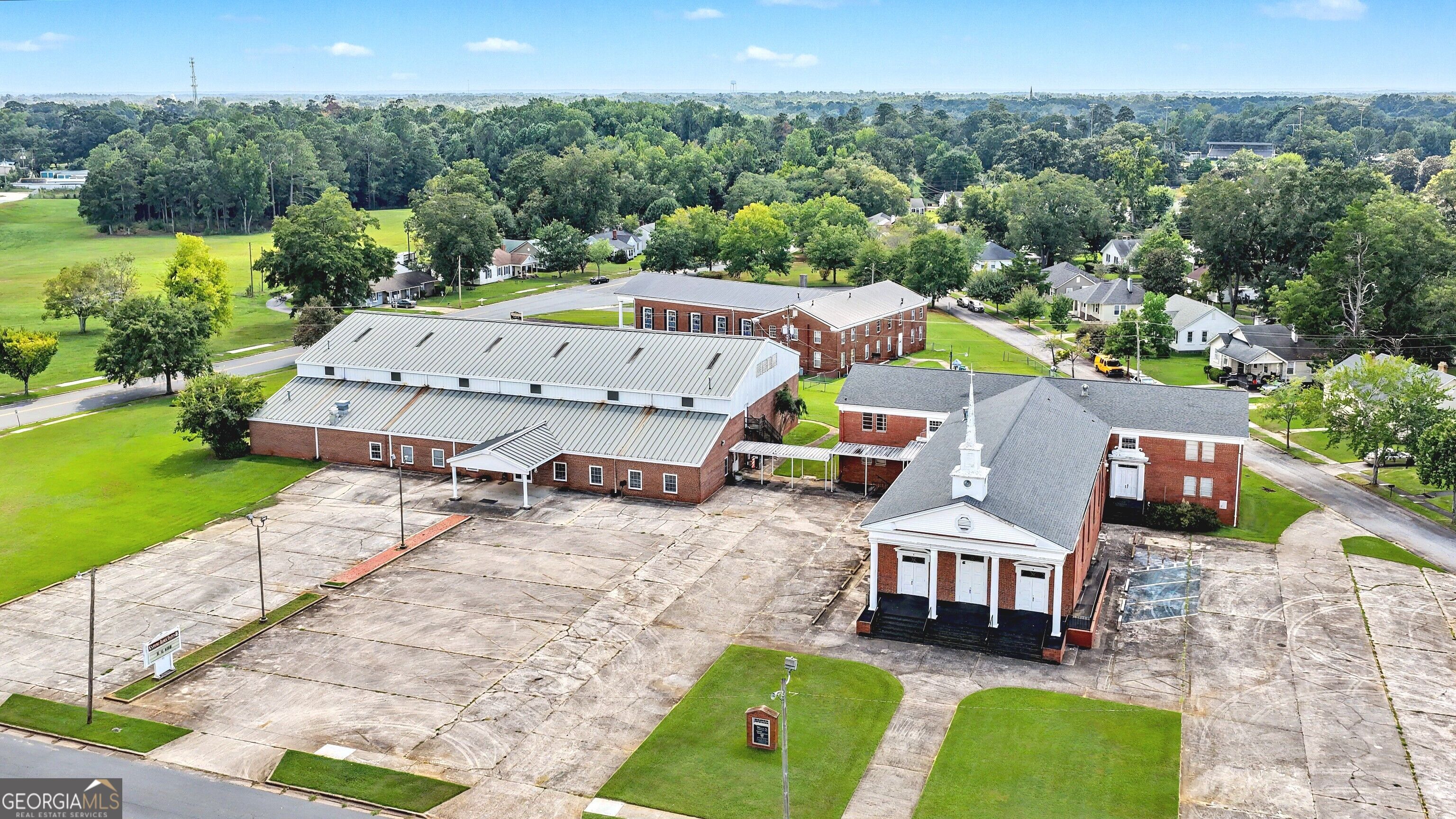 300 West Goodrich Avenue Property Photo 2