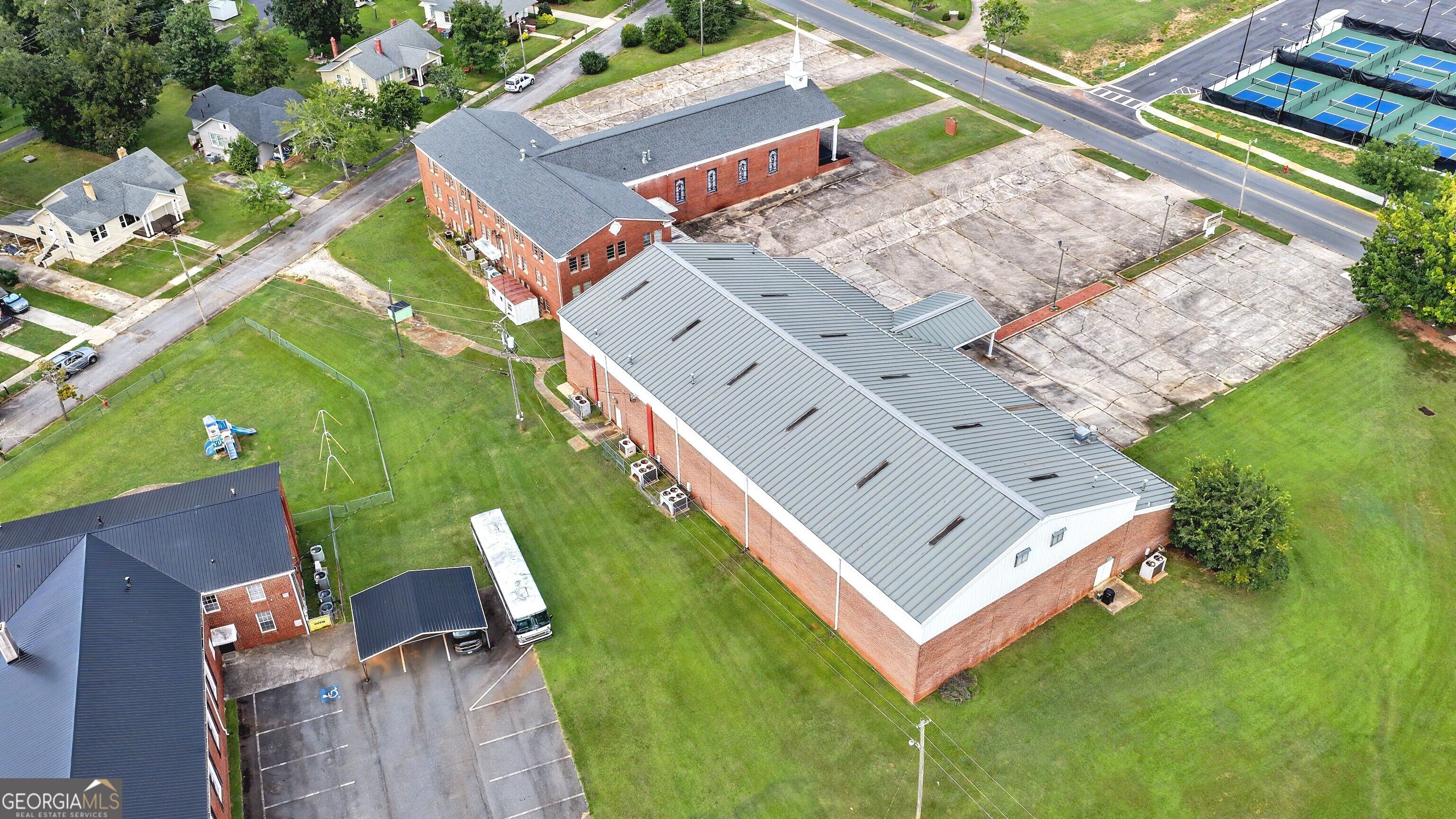 300 West Goodrich Avenue Property Photo 3