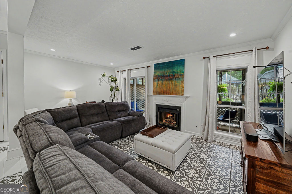 1157 Weatherstone Drive Ne Property Photo 3