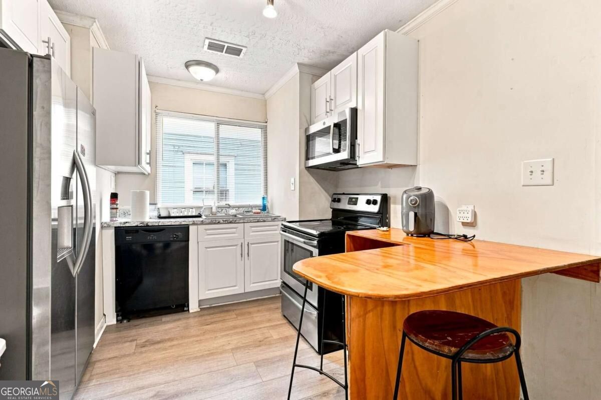 1071 Center Street Nw Property Photo 3