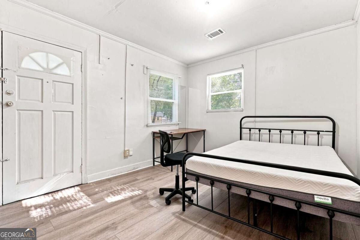1071 Center Street Nw Property Photo 4