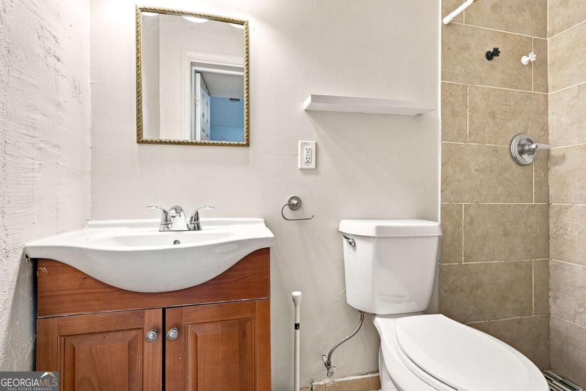 1071 Center Street Nw Property Photo 5