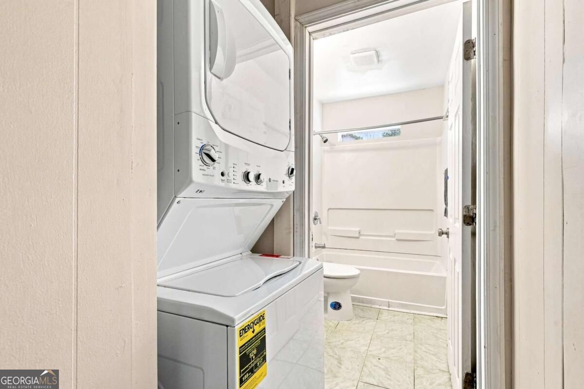 1071 Center Street Nw Property Photo 7