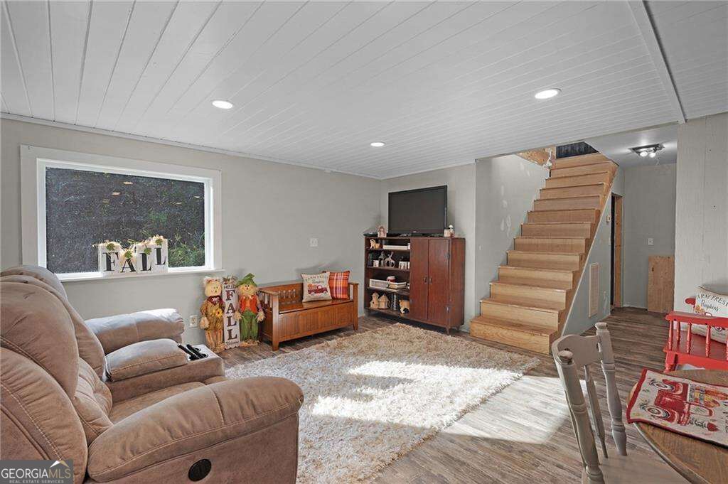 678 River Bend Road Sw Property Photo 8