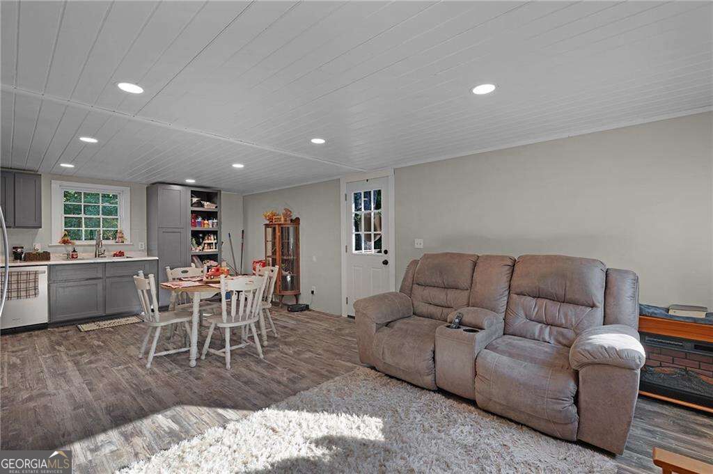 678 River Bend Road Sw Property Photo 9
