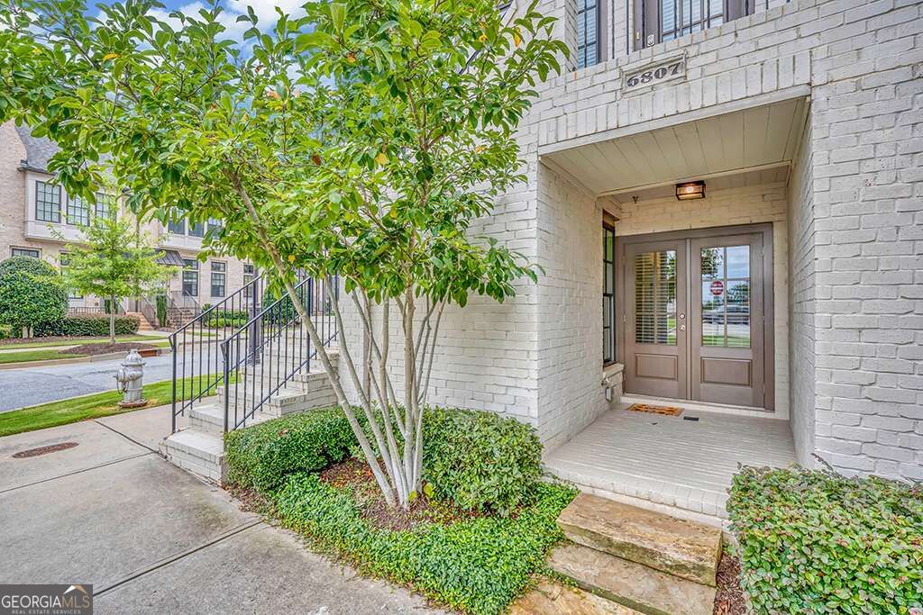 6807 Encore Boulevard Property Photo 2