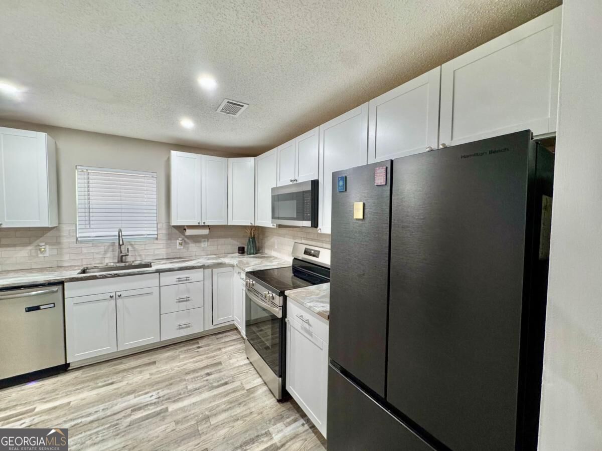 271 Thomas Circle Property Photo 2
