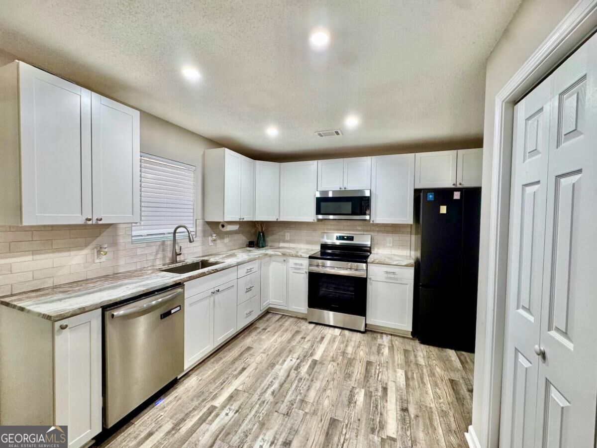 271 Thomas Circle Property Photo 4