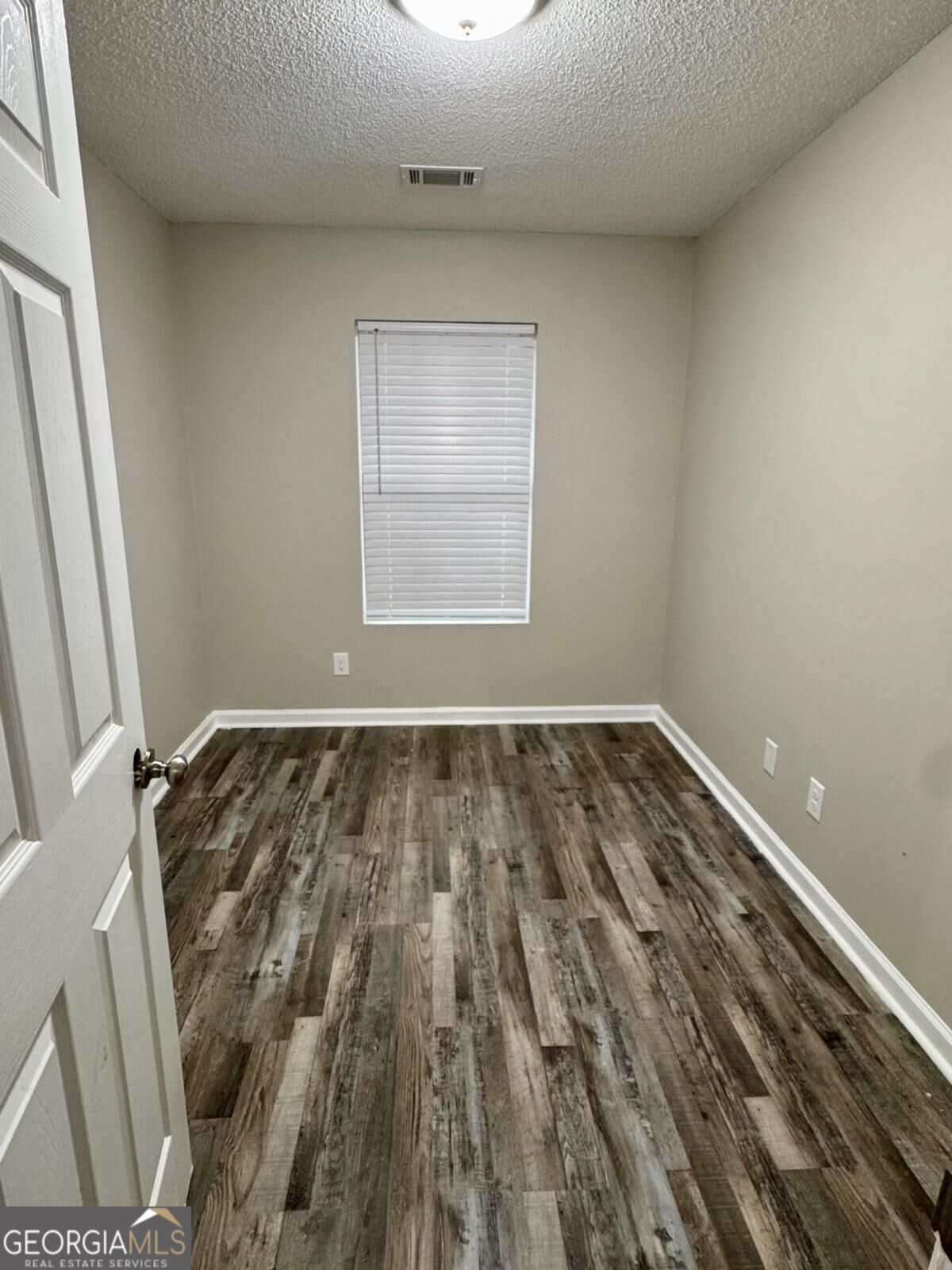 271 Thomas Circle Property Photo 11