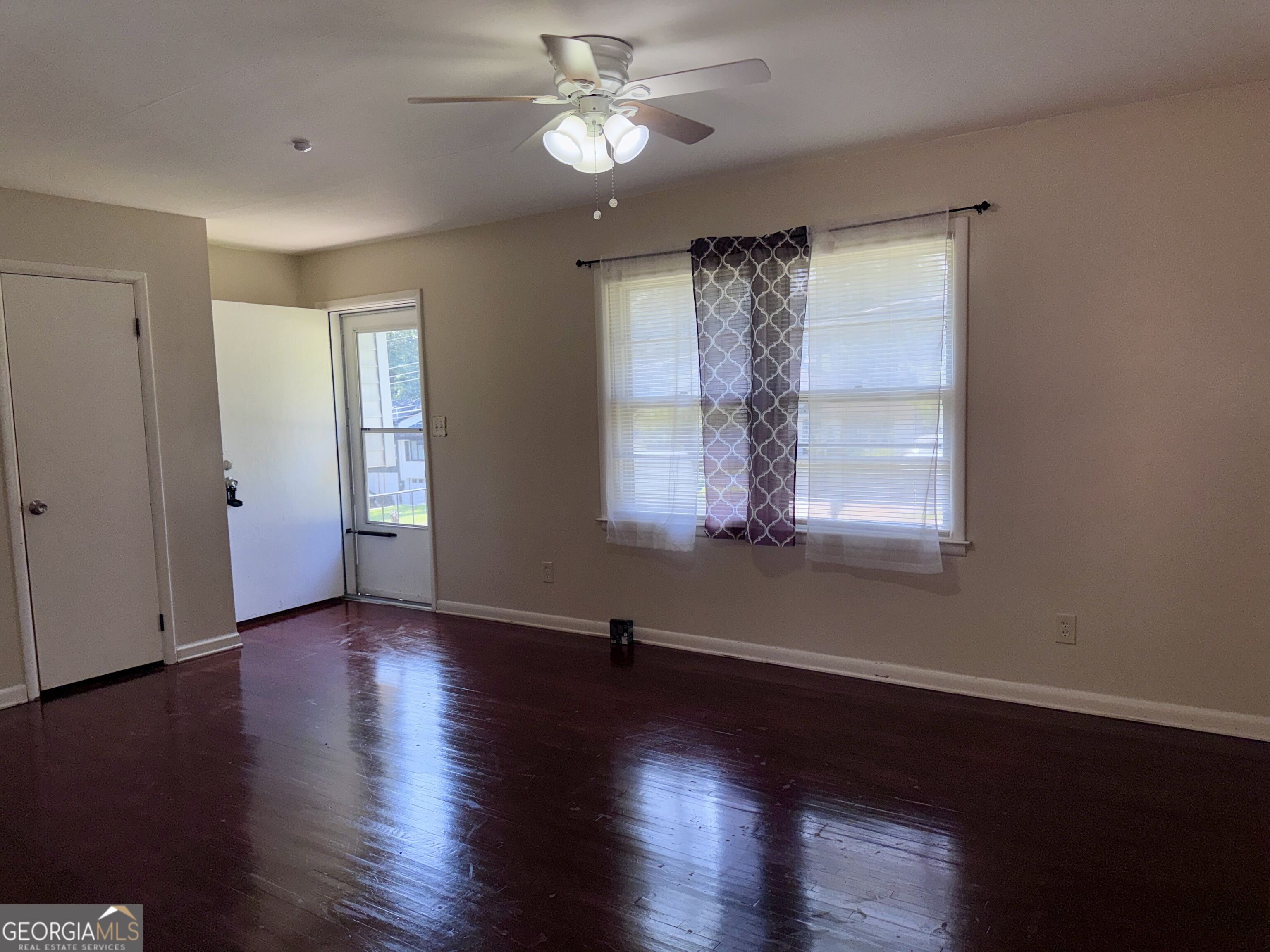 430 Windsor Drive Property Photo 3