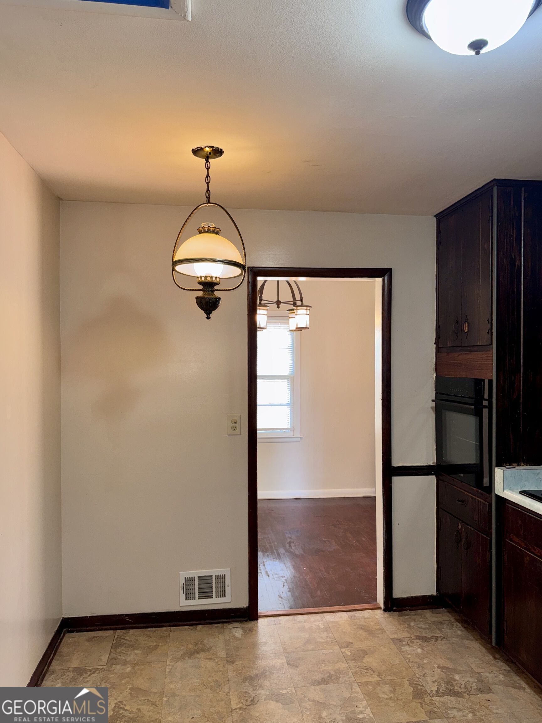 430 Windsor Drive Property Photo 8