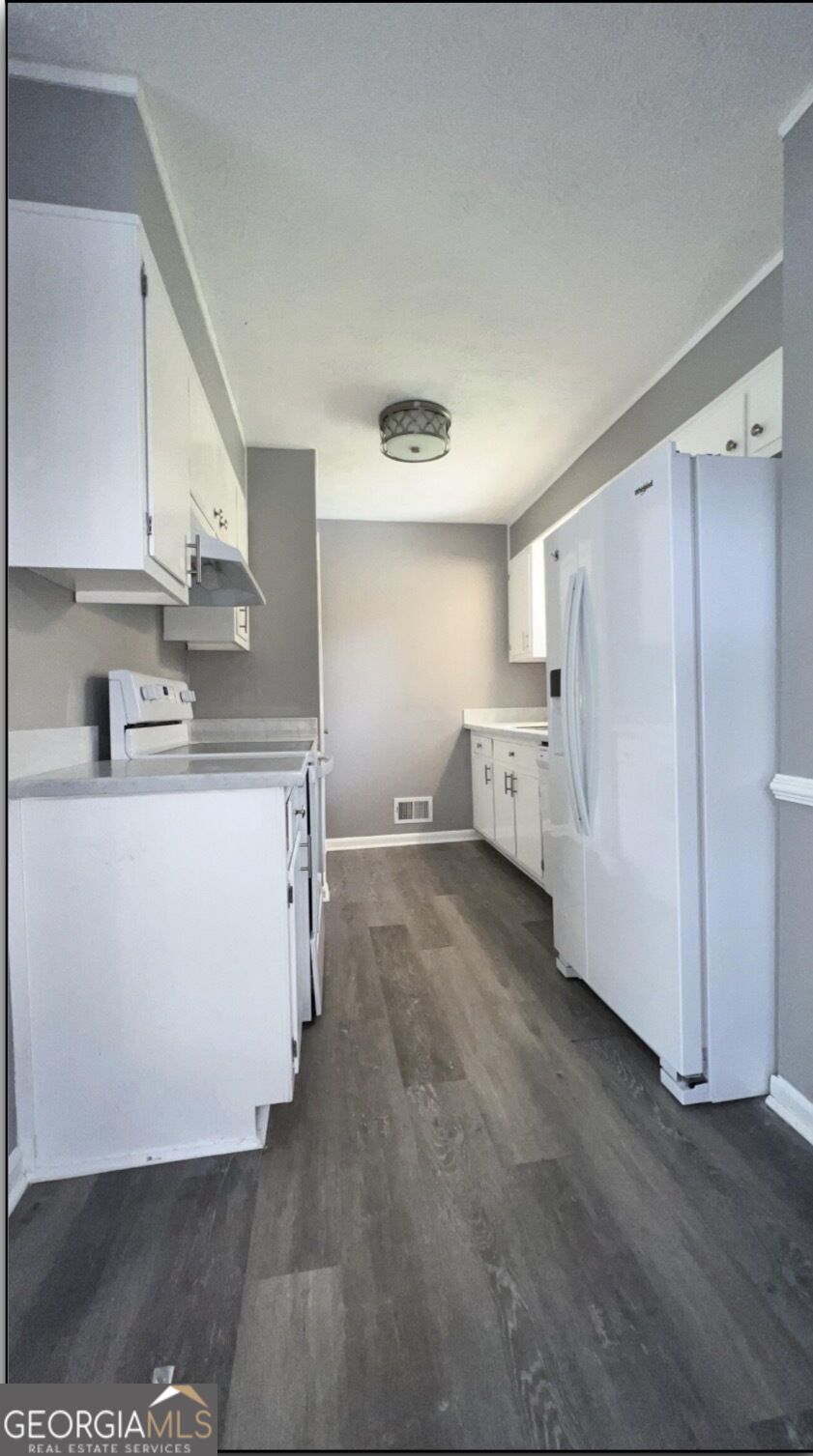 2894 Barry Avenue Se Property Photo 4