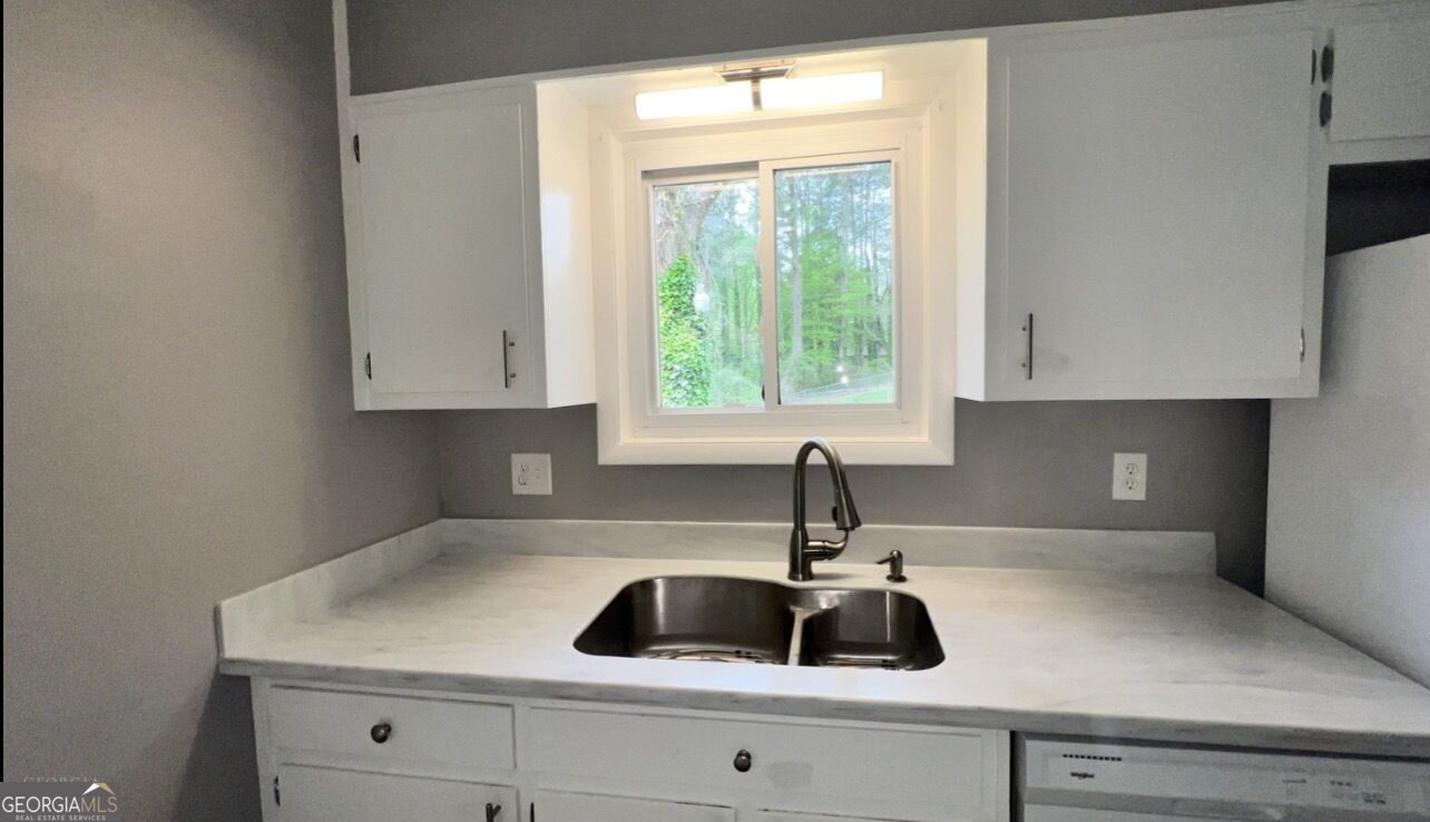 2894 Barry Avenue Se Property Photo 6