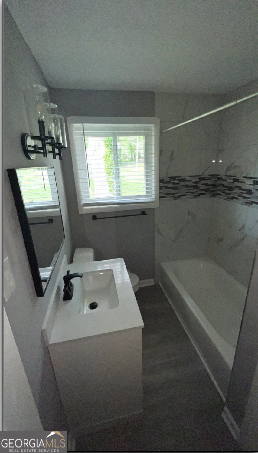 2894 Barry Avenue Se Property Photo 8