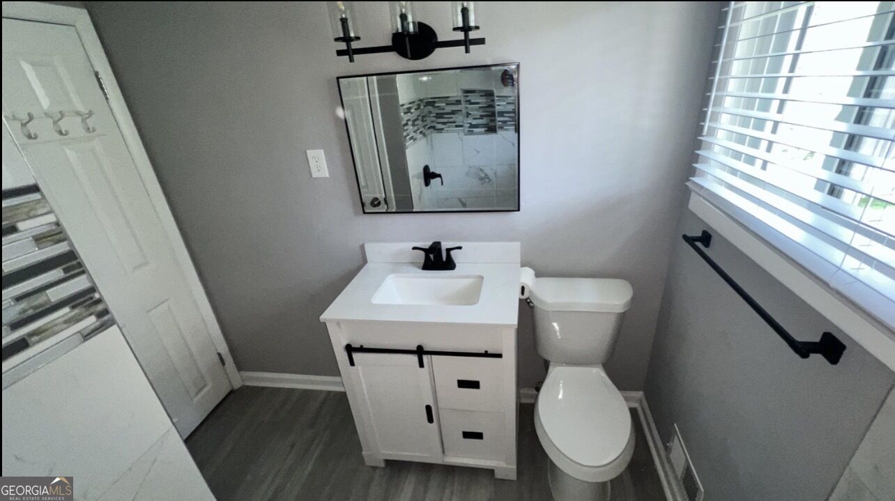 2894 Barry Avenue Se Property Photo 9