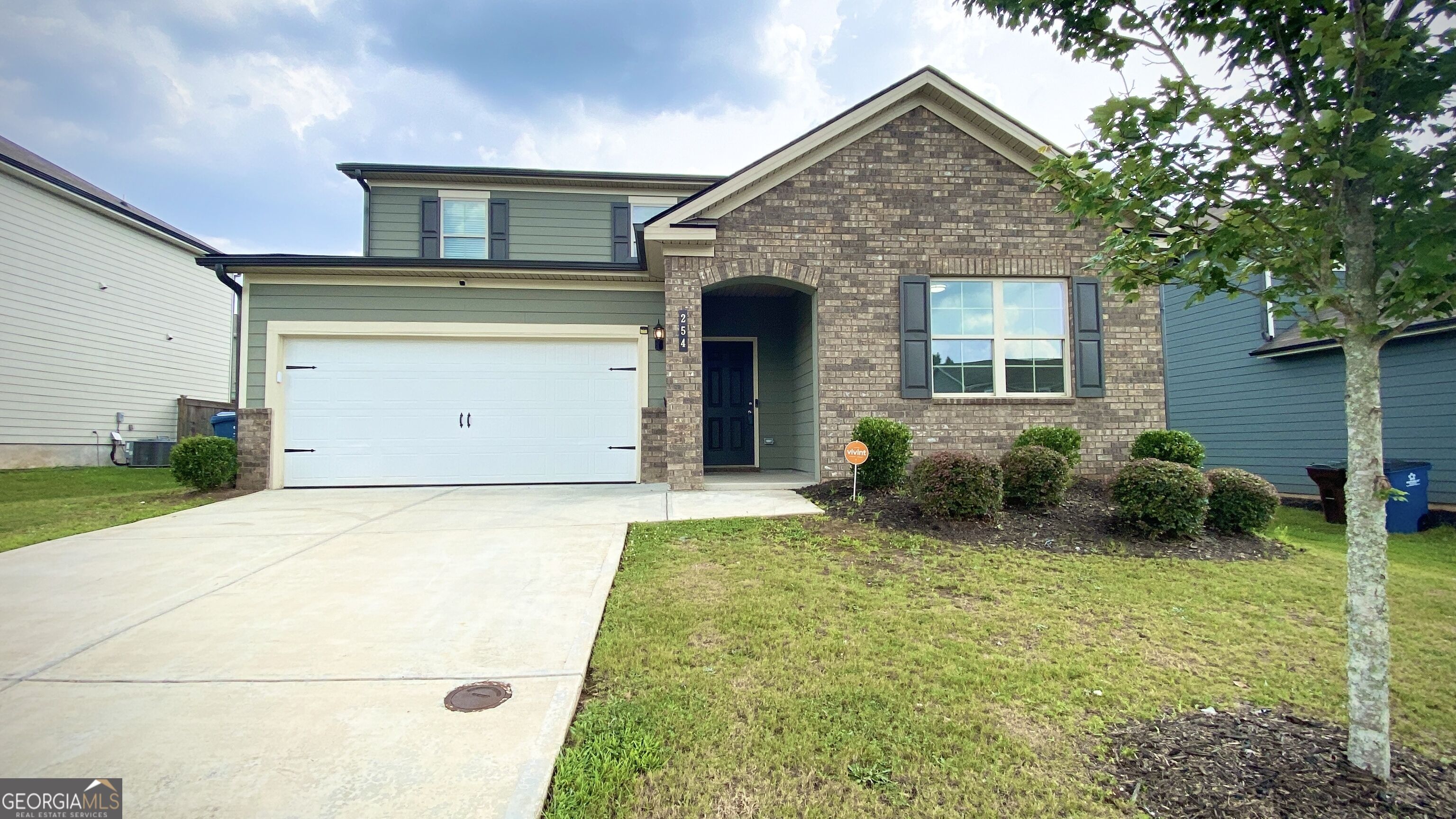 254 Hamilton Pointe Drive Property Photo 1