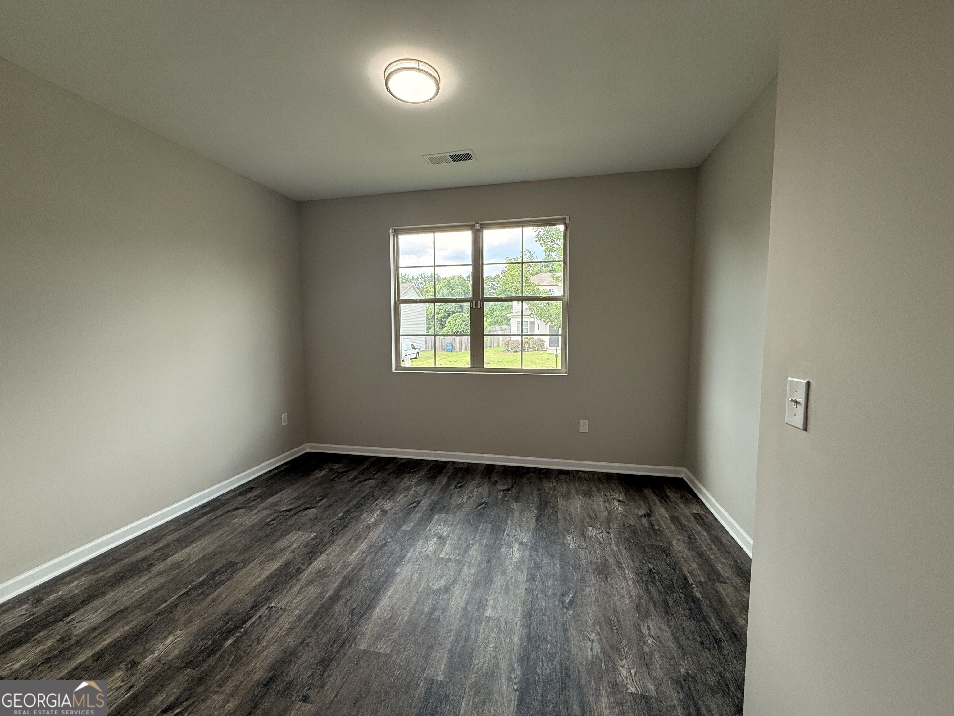 254 Hamilton Pointe Drive Property Photo 3