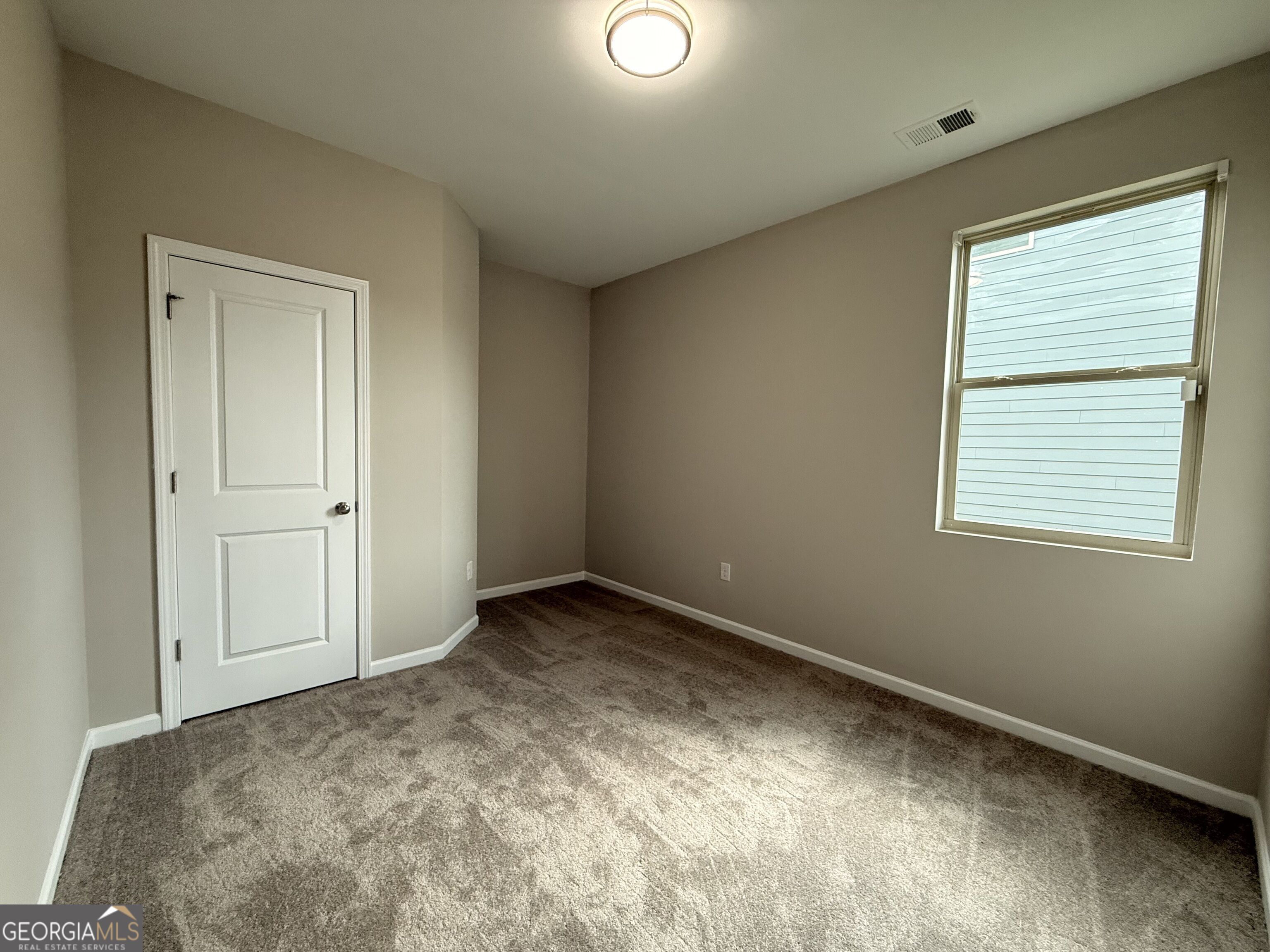 254 Hamilton Pointe Drive Property Photo 6