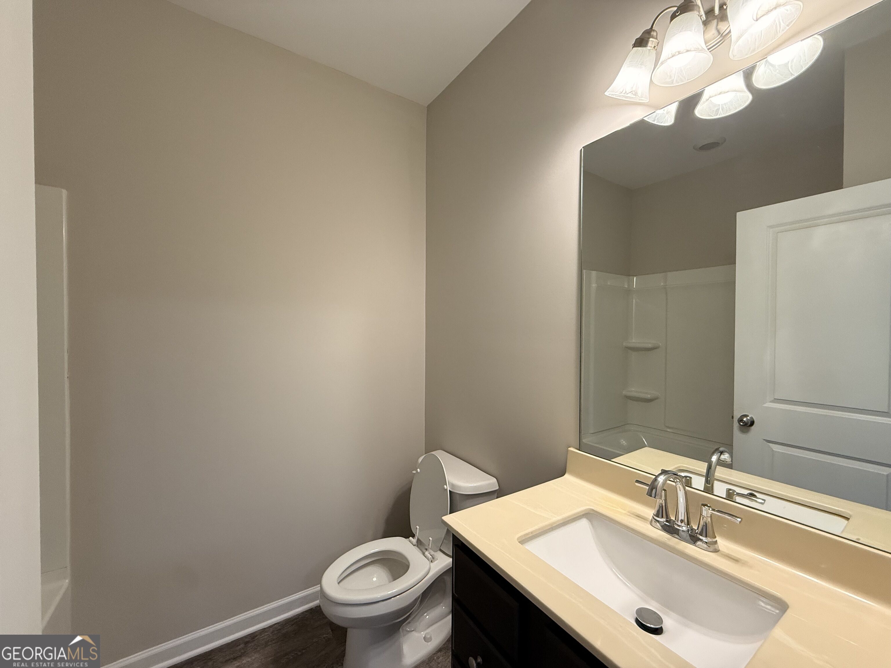 254 Hamilton Pointe Drive Property Photo 7