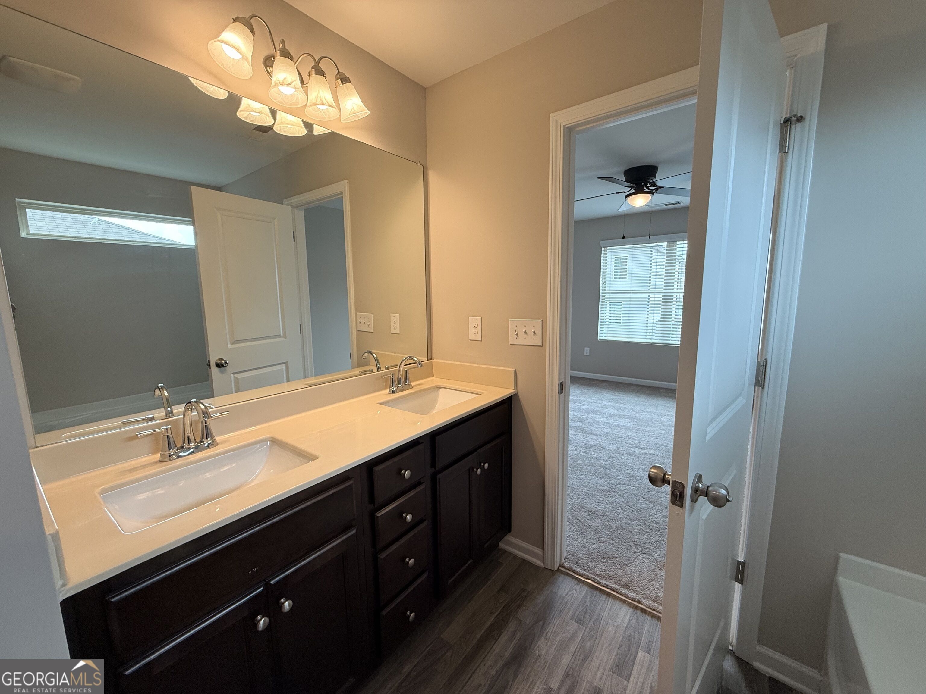 254 Hamilton Pointe Drive Property Photo 8